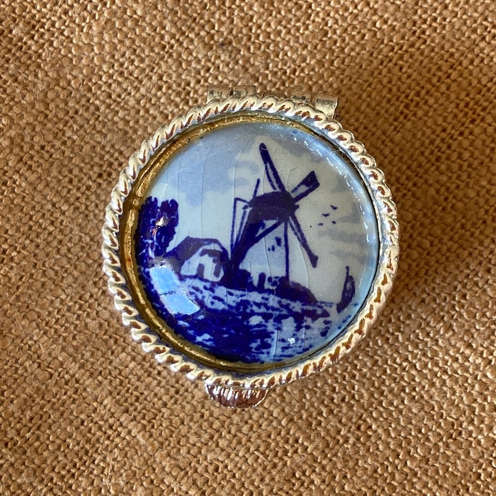 Delft Blue tiny silver trinket jewelry pill box Dutch Netherlands